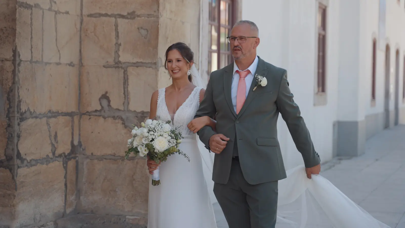 Noiva a chegar à cerimónia num filme SweetVision